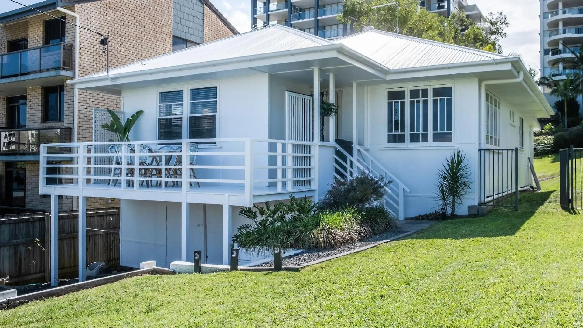 Kings Beach Coastal Getaway, Bring The Dog! Caloundra 0*,  Australia