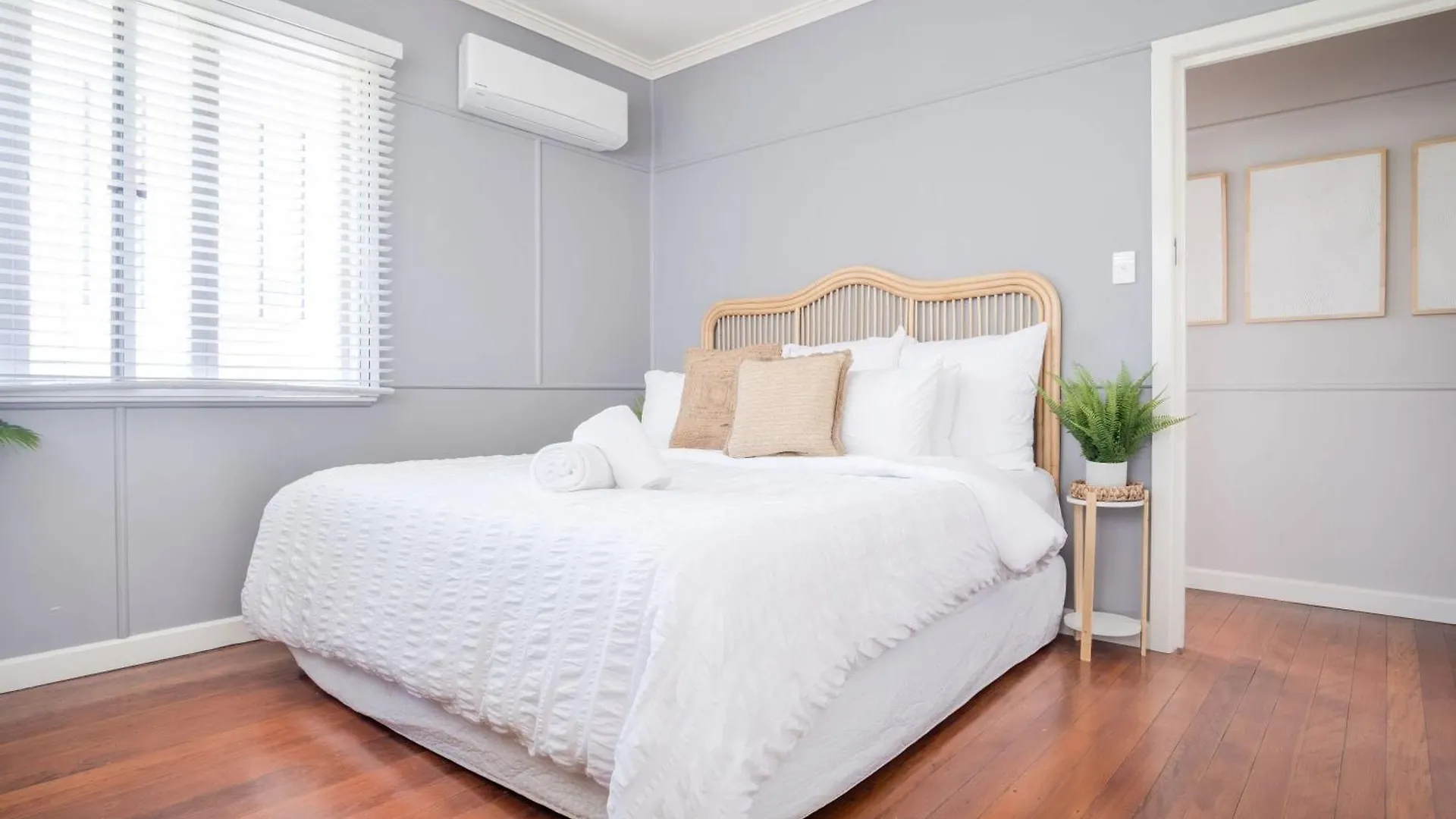 Kings Beach Coastal Getaway, Bring The Dog! Caloundra Holiday home
