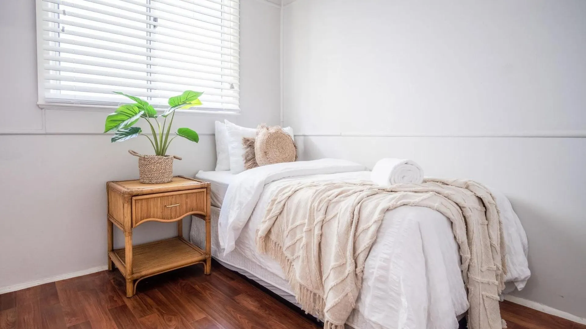 Kings Beach Coastal Getaway, Bring The Dog! Caloundra Holiday home