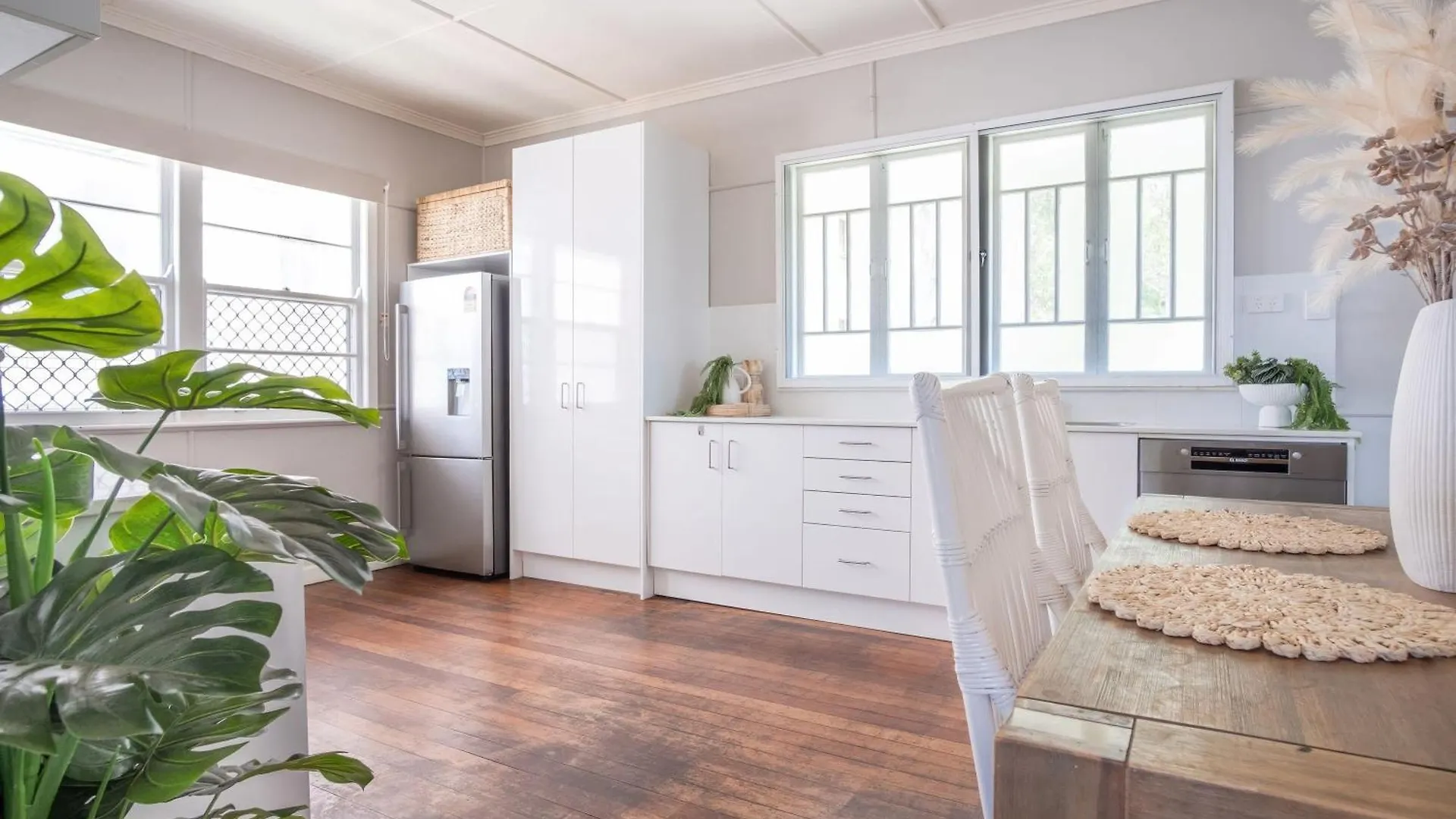 Kings Beach Coastal Getaway, Bring The Dog! Caloundra Australia